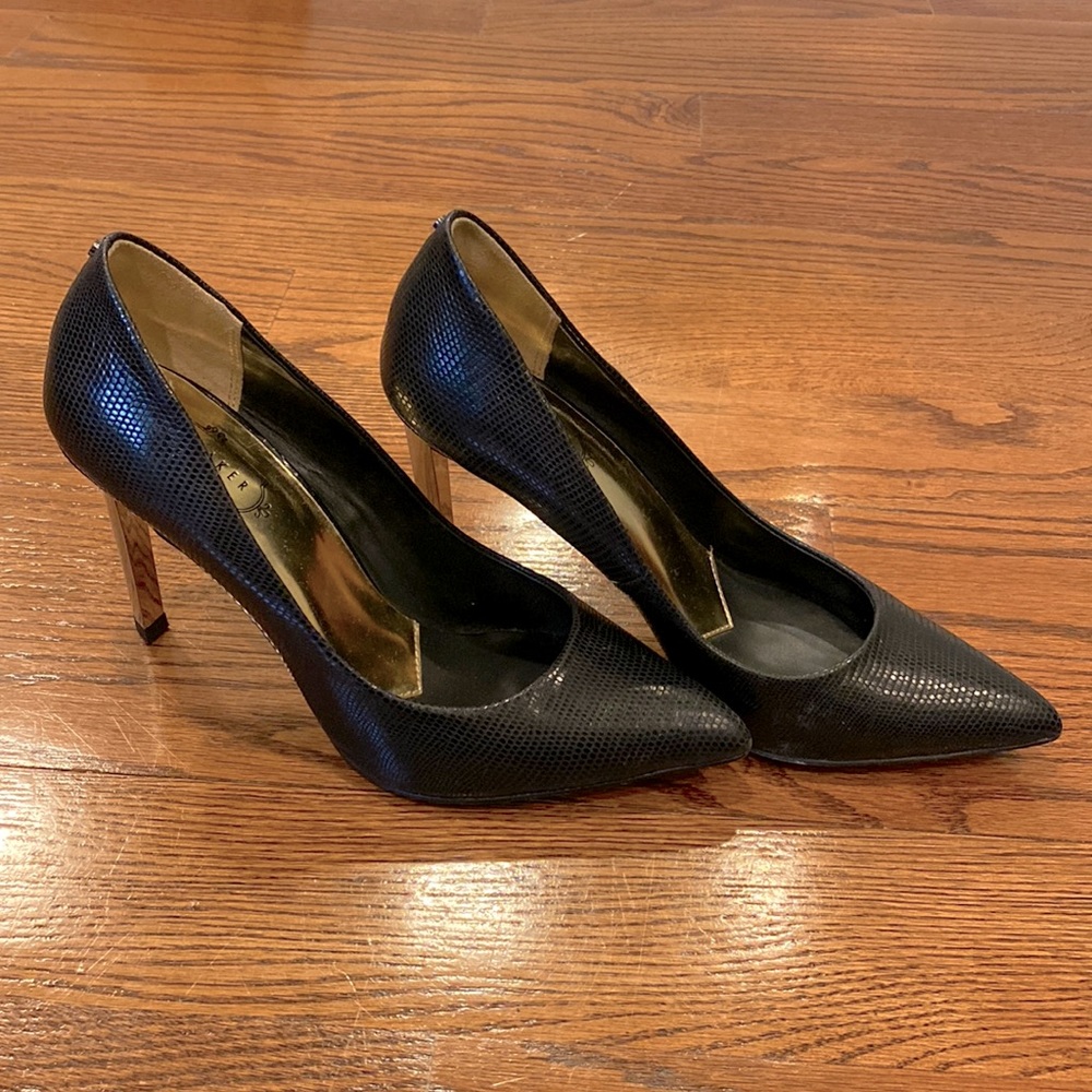 Black  and gold heels 👠 EUC